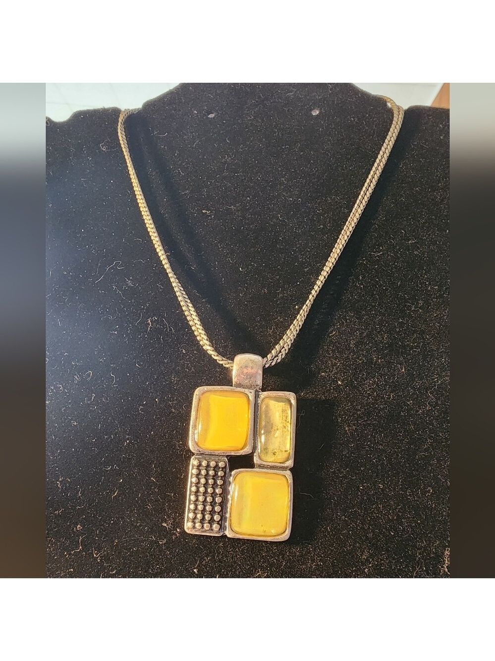 Laura Ashley Modernist Yellow Glass Pendant Necklace 16"+3" Silver-Tone Chain - Picture 6 of 7